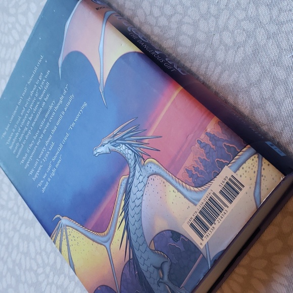 Wings of Fire: The Dangerous Gift by Tui T. Sutherland - Picture 3 of 4